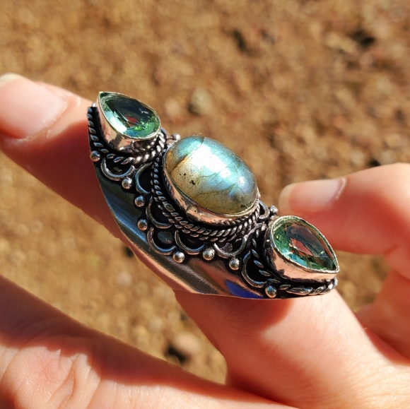 New Labradorite & Tsavorite 925 Silver Statement Ring. - Picture 9 of 14